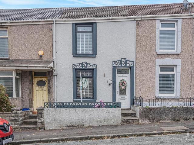 House for sale in Cwmbwrla, Nangreaves