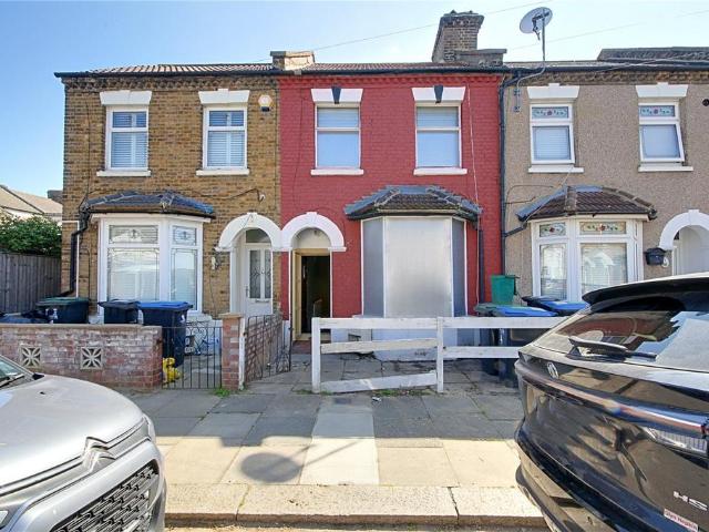 House for sale in Ponders End, Greater London