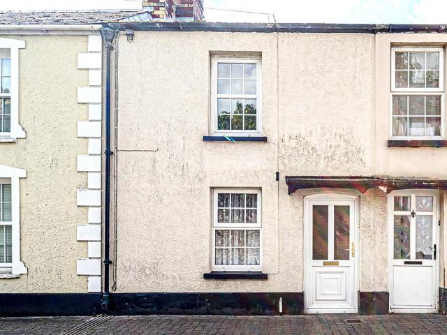 House for sale in Llanbadoc, Wales