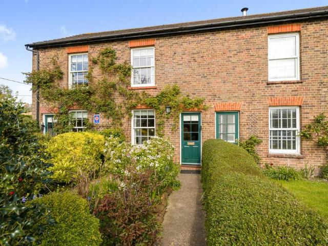 House for sale in Oad Street, Kent