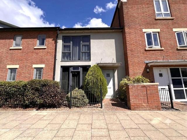 House for sale in Upton