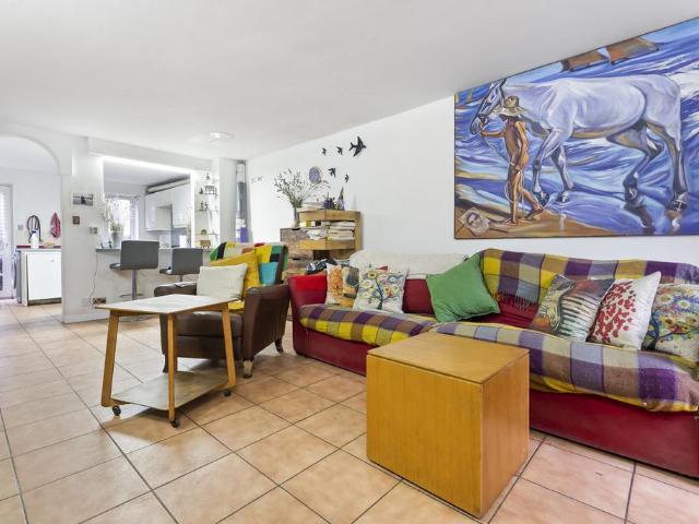House for sale in North Kensington, Greater London
