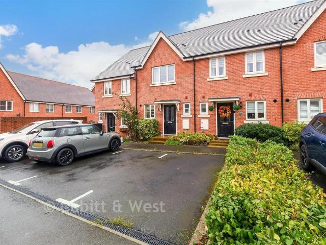 House for sale in Kilnwood Vale, Horsham