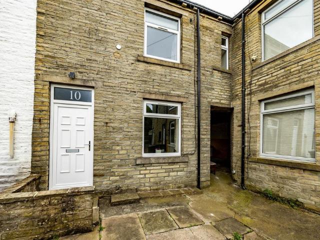 House for sale in Northowram, West Yorkshire