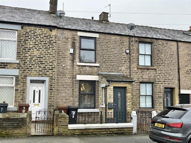 House for sale in Charlesworth, East Midlands