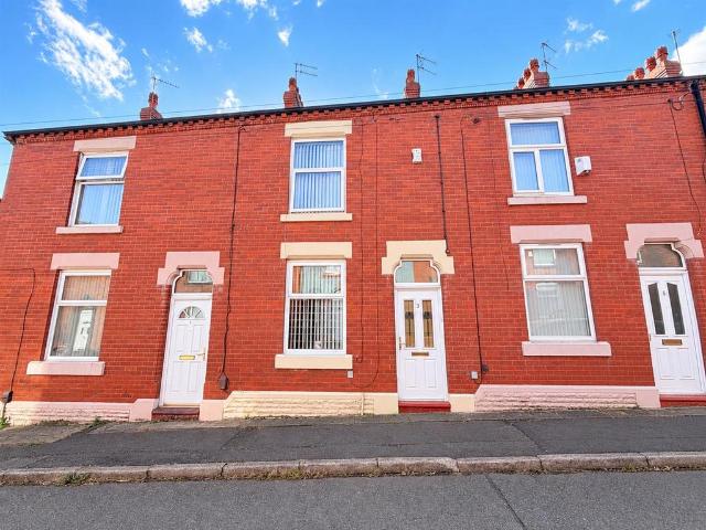 House for sale in Ashton-under-Lyne, Tameside