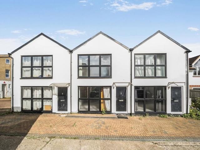 House for sale in Northwood, Greater London