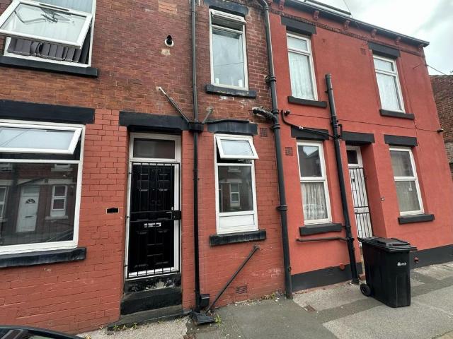 House for sale in East End Park, West Yorkshire