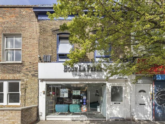 House for sale in Old Ford, Mile End