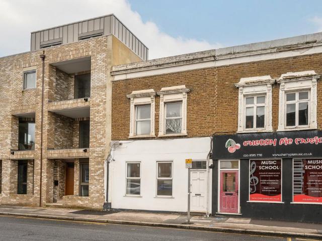 House for sale in London Borough of Merton, South Wimbledon