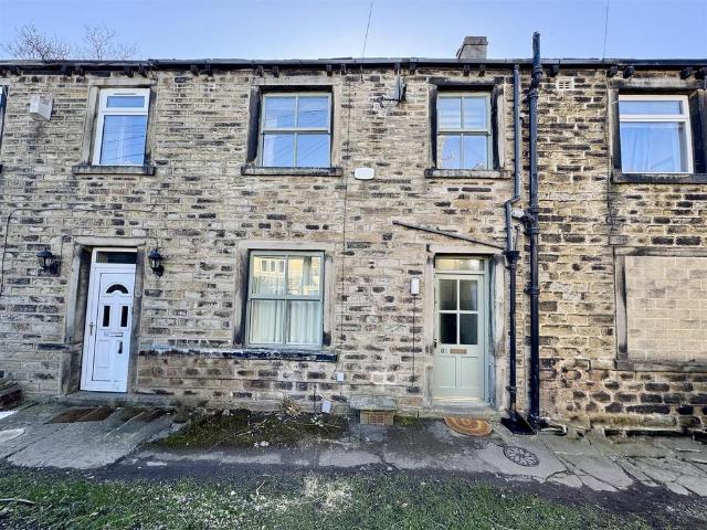 House for sale in Almondbury, West Yorkshire