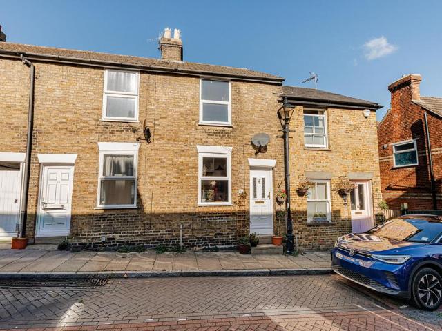 House for sale in Oad Street, Kent
