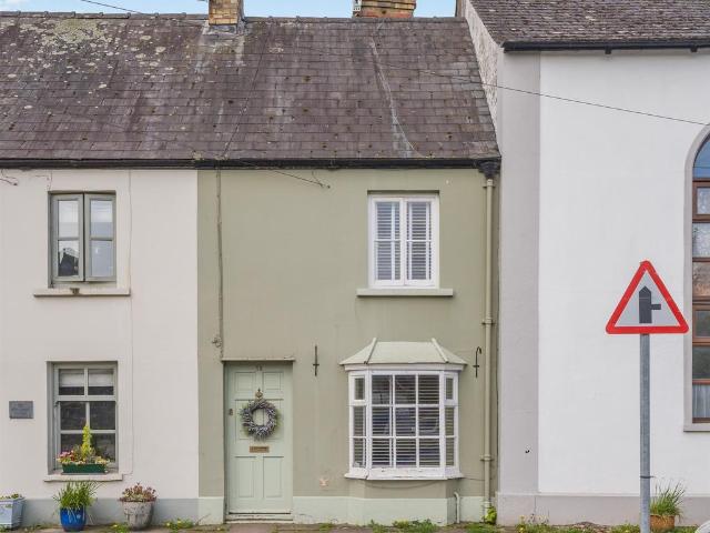 House for sale in Llanbadoc, Wales