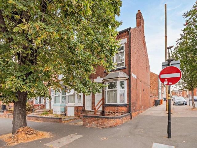 House for sale in Clarendon Park, Leicester