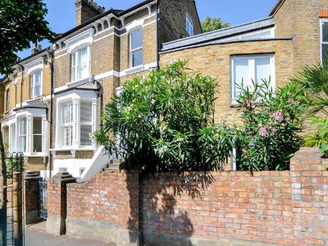 House for sale in West Hackney, Upper Clapton