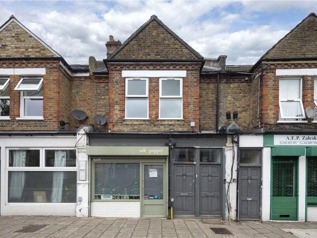 House for sale in Southfields, Greater London