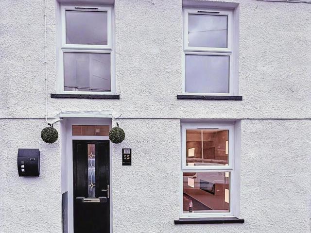 House for sale in Pentre, Ton Pentre