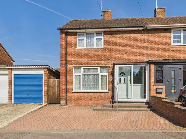 House for sale in Bennetts End, Pouchen End