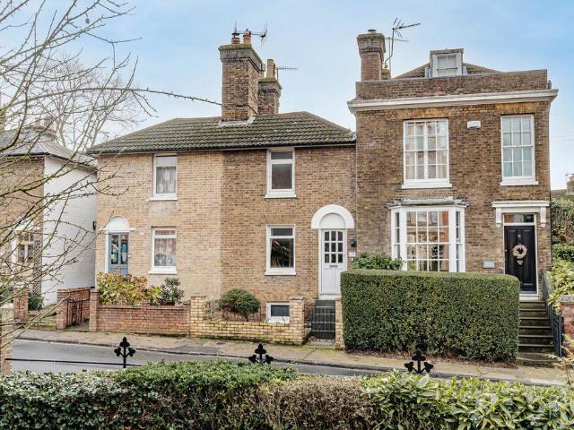 House for sale in Oad Street, Kent