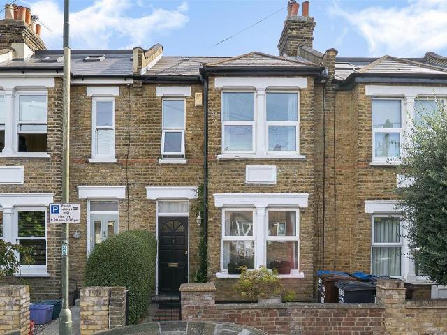House for sale in The Apostles, Greater London