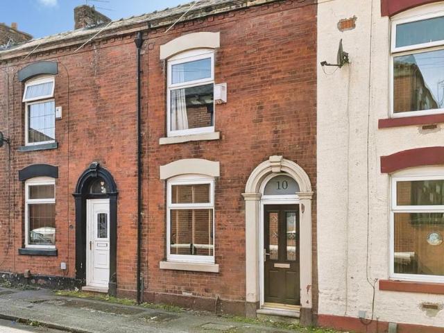House for sale in Springhead, Oldham