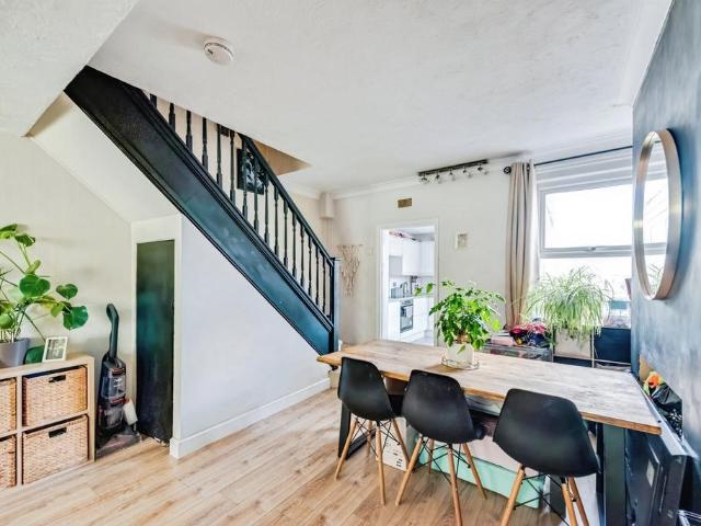House for sale in Gorse Hill, Swindon