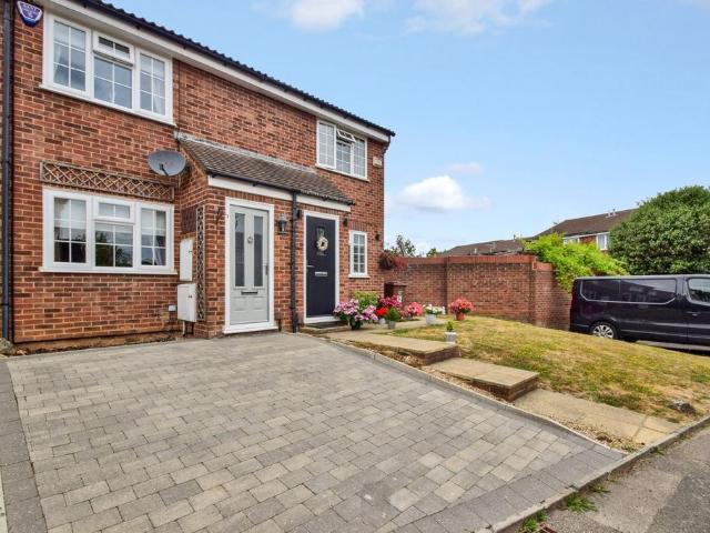 House for sale in Chatham