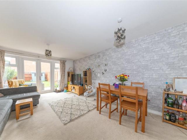 House for sale in Spring Park, Luton
