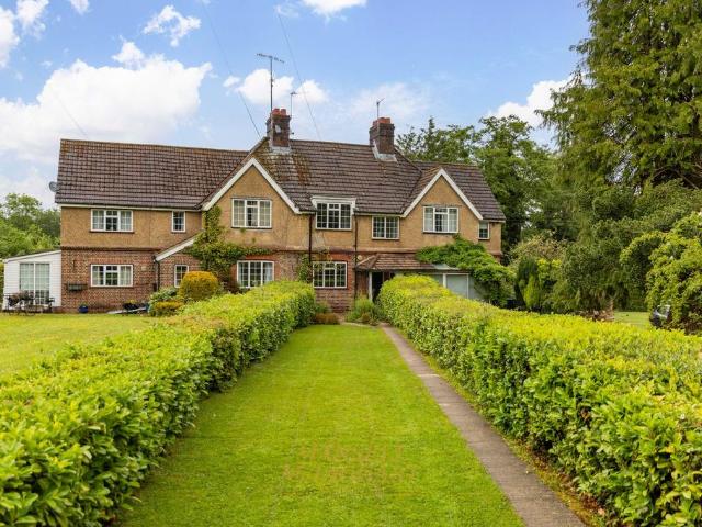 House for sale in Perryfields, West Sussex