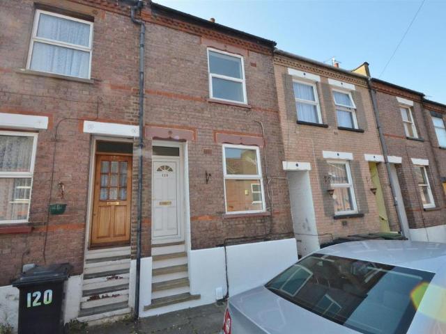 House for sale in Spring Park, Luton
