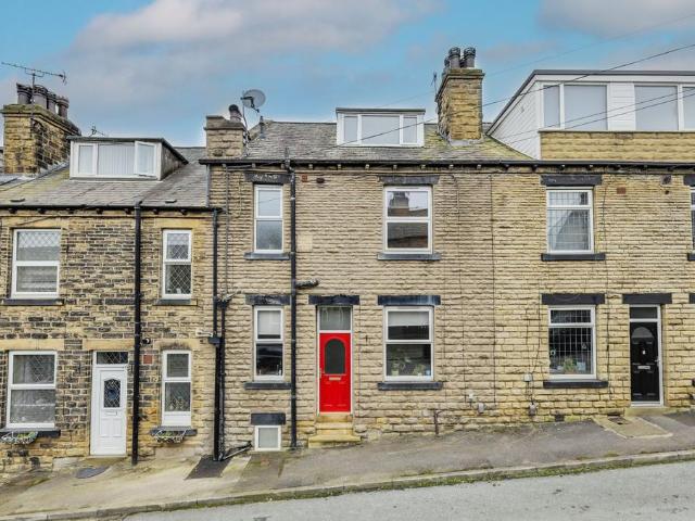 House for sale in Farsley, West Yorkshire
