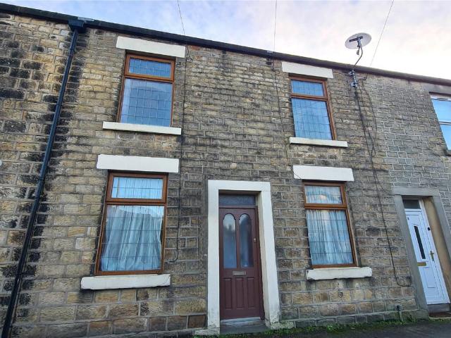 House for sale in Charlesworth, East Midlands