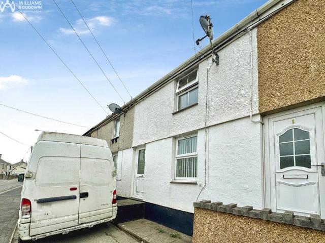 House for sale in Llanfachraeth
