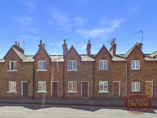 House for sale in Moulton