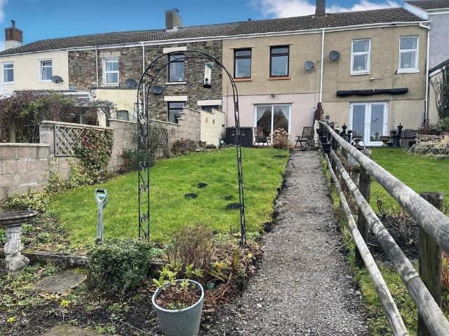 House for sale in Heol-y-cyw, Wales