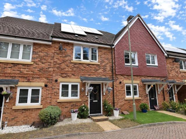 House for sale in Blackwater and Hawley, Farnborough