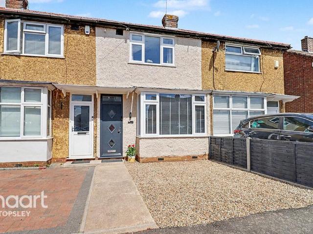 House for sale in Spring Park, Luton