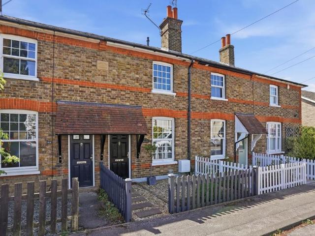 House for sale in Woodcote, Epsom