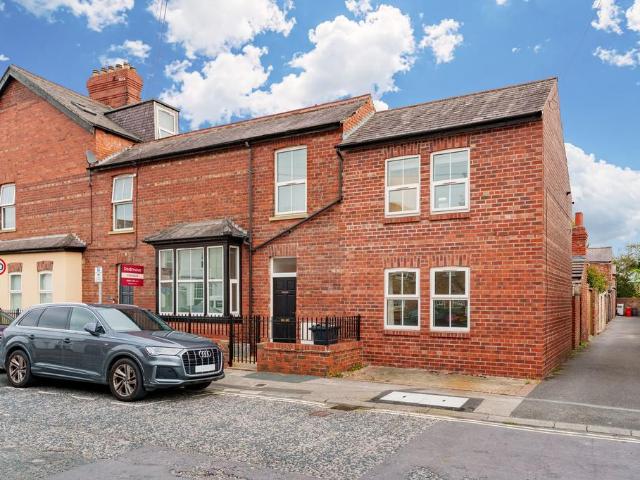 House for sale in High Field, York