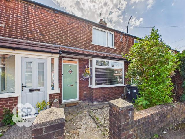 House for sale in Charlesworth, East Midlands
