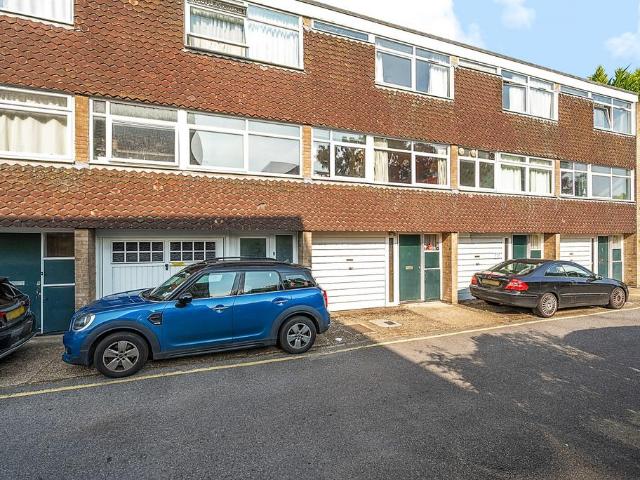 House for sale in Mount Hermon, Woking