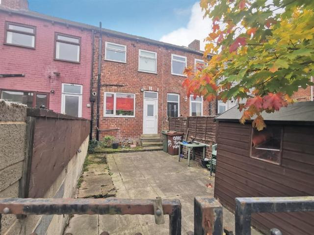 House for sale in Purston Jaglin, West Yorkshire
