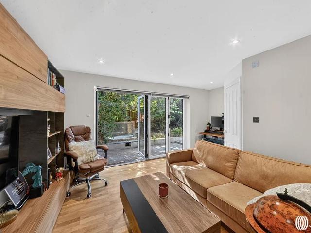 House for sale in Isle Of Dogs, Greater London