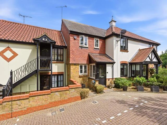 House for sale in Hatching Green, Five Acres