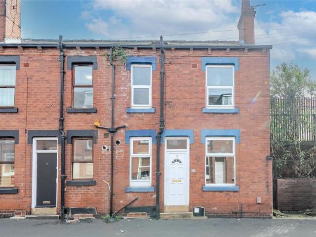 House for sale in Hyde Park, West Yorkshire