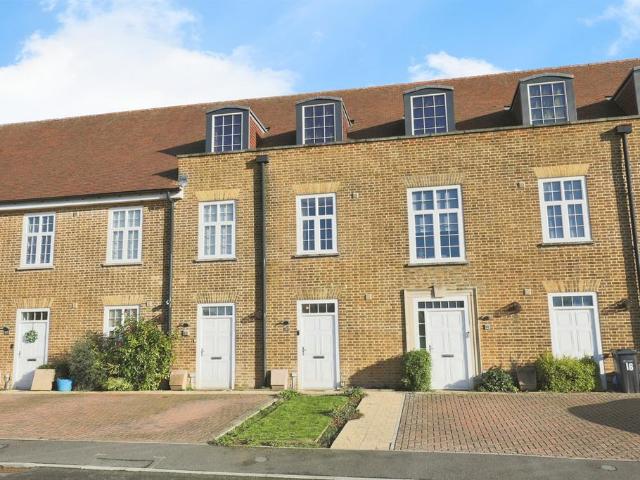House for sale in Fossebridge, Gloucestershire