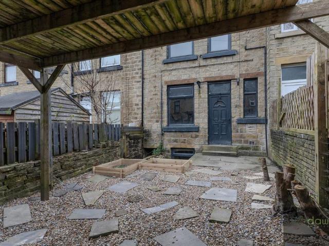 House for sale in Elland, West Yorkshire