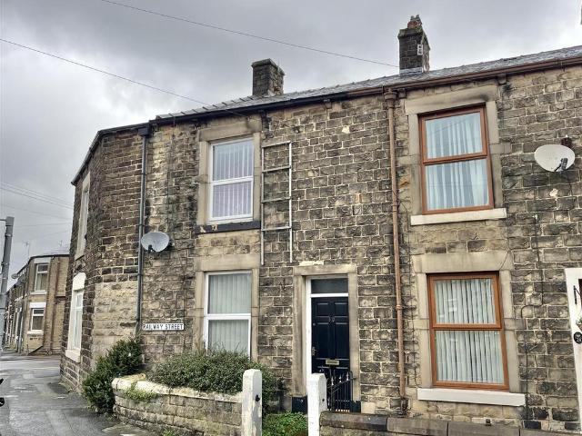 House for sale in Charlesworth, East Midlands