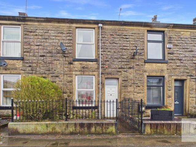 House for sale in Kirklees, Bury