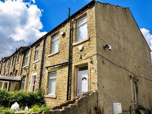 House for sale in Milnsbridge, West Yorkshire